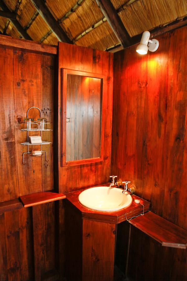 פונגולה Nkwazi Lake Lodge מראה חיצוני תמונה
